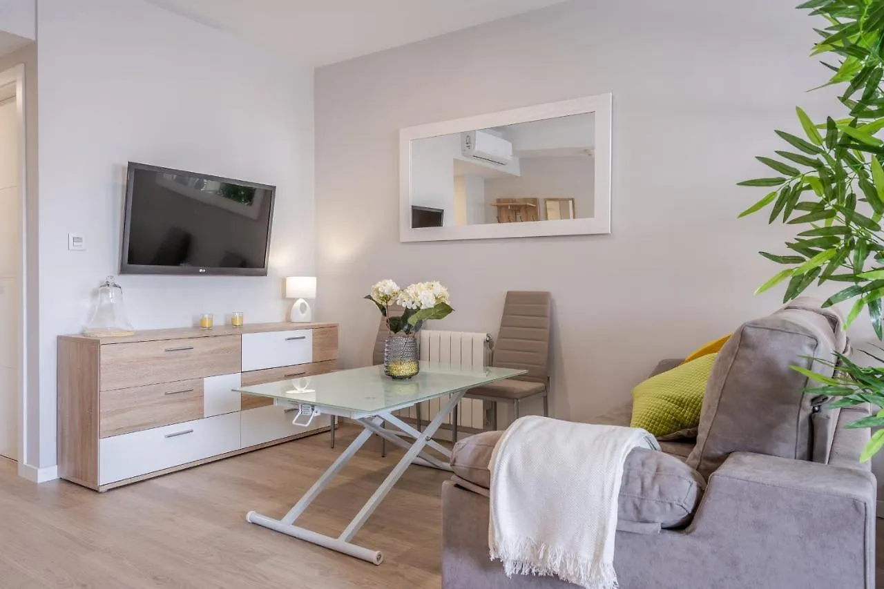 Big Apple Apartment Granada By A3Rentals